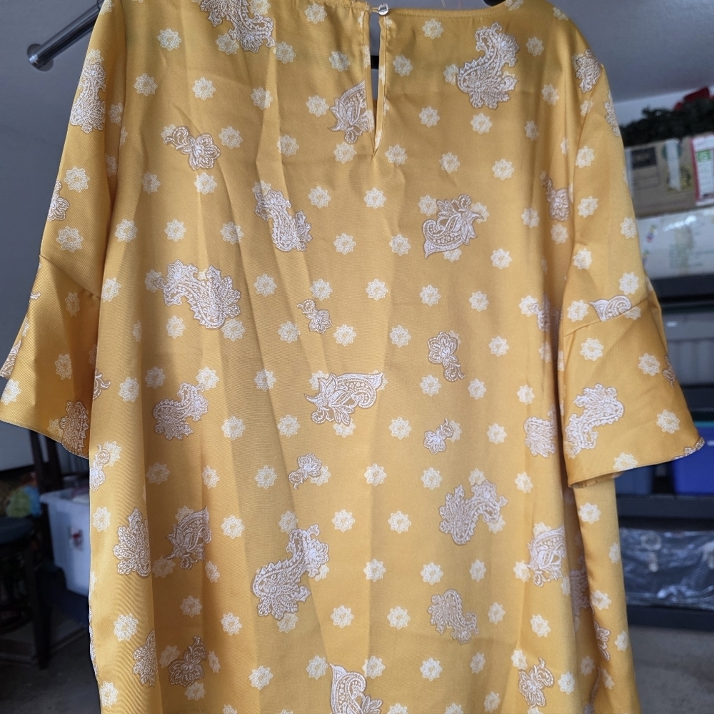 Vince Camuto Paisley Mustard Blouse Bell Sleeves Size 1X Chest 24" - Picture 6 of 8